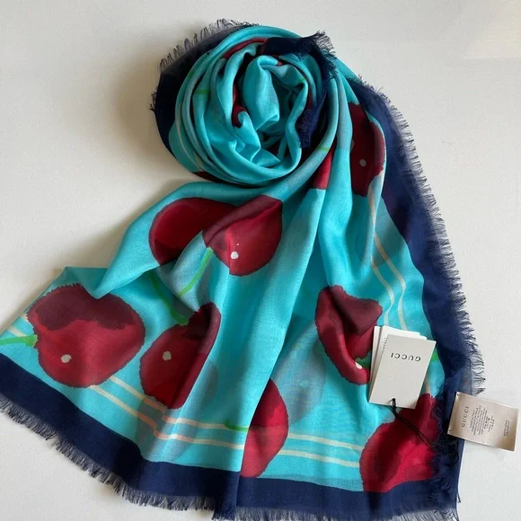 AUTHENTIC NWT GUCCI SHAWL / SCARF - Picture 3 of 13